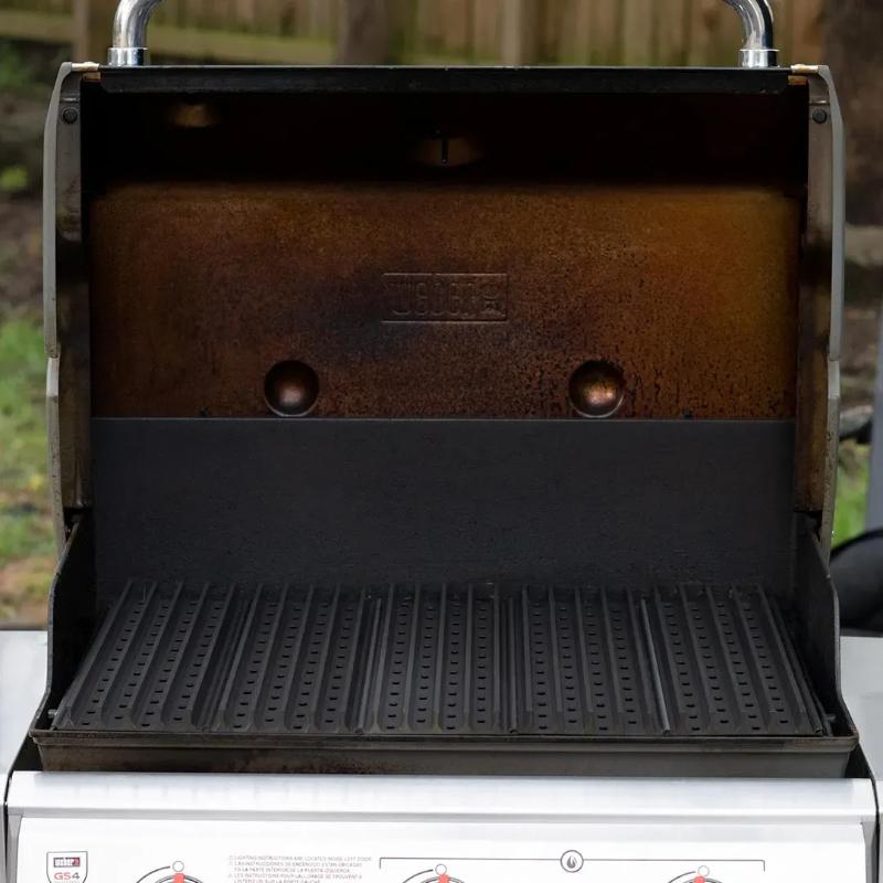 GrillGrate Set For Fire Magic Aurora A430S 24-Inch Gas Grill | An Empty Gas Grill With the Lid Open