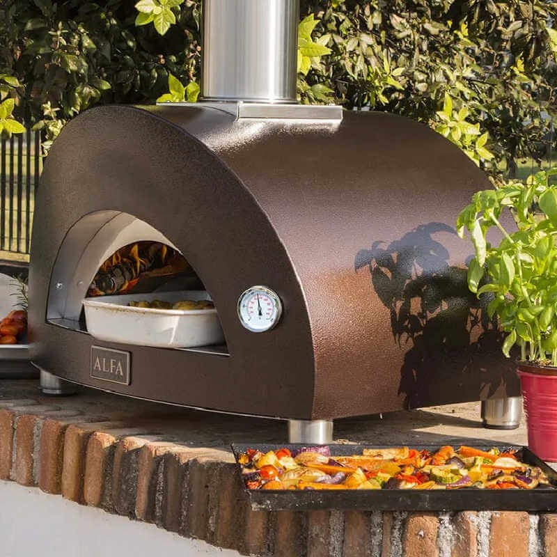 Alfa Moderno 1 Pizze Pizza Oven | Shown on Patio