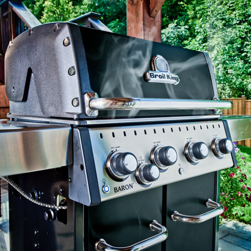 Broil King Baron 440 PRO Black 4-Burner Gas Grill | Grill Hood Close Up