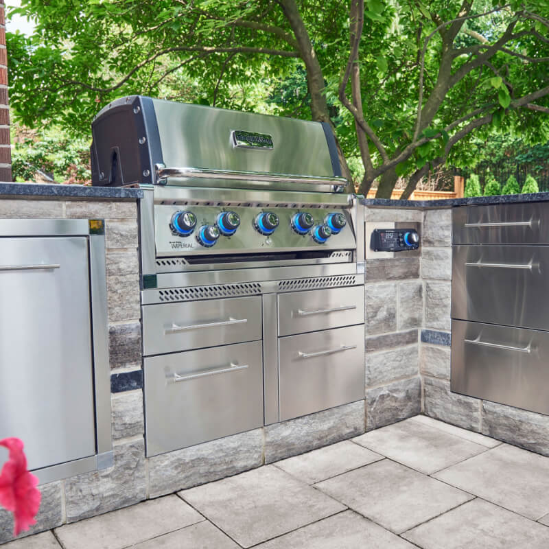 Broil King Imperial IQue Series Grills | Shown with Digital Controls