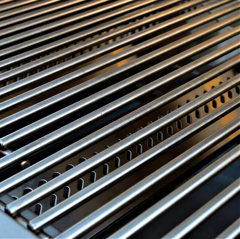 Bull 8 Ft BBQ Grill Island | Grill Grates Close Up