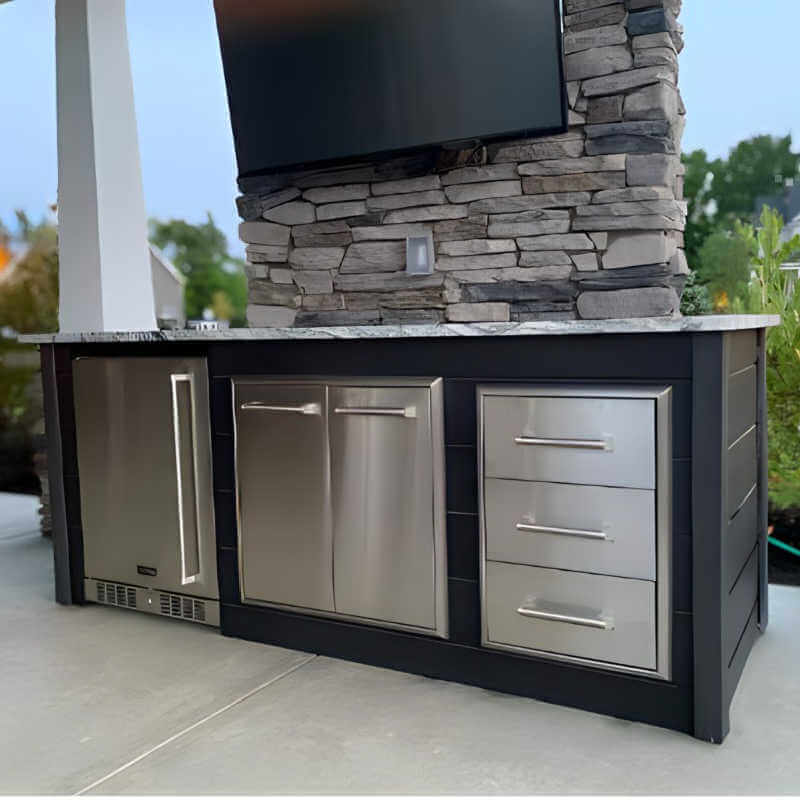 Coyote 24" Outdoor Refrigerator | Installed in Outdoor Kitchen