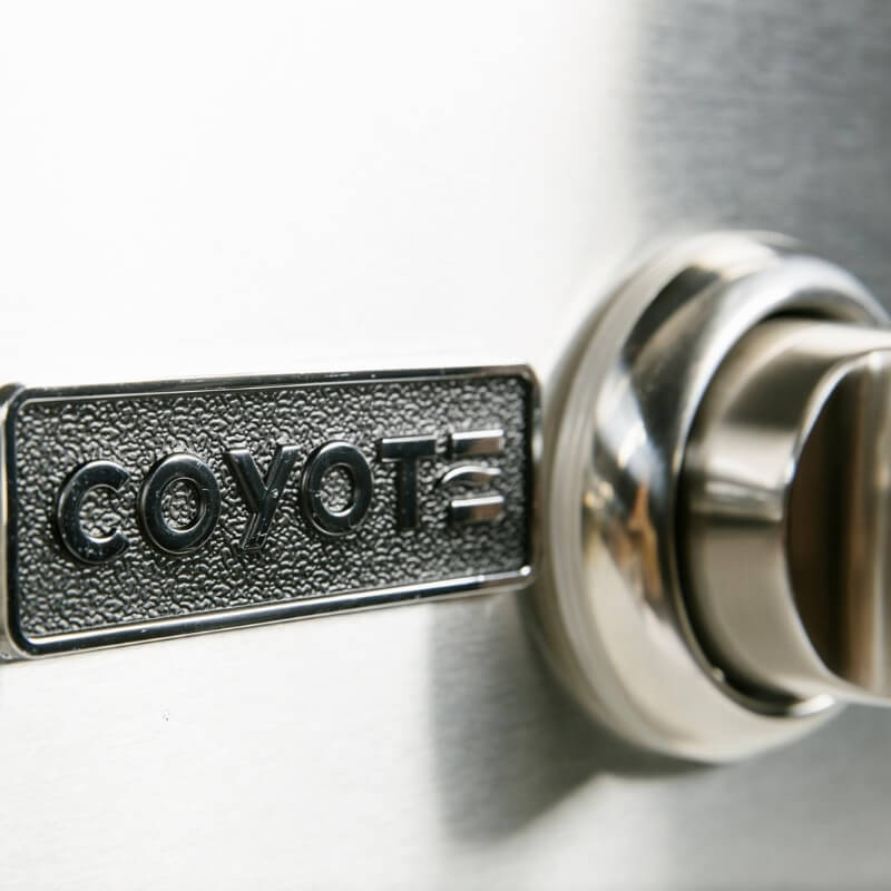 Coyote Centaur 50-Inch Built-In Dual Fuel Grill | Gas Controls