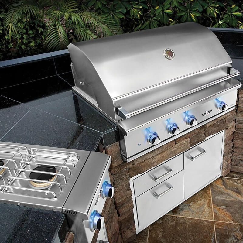 Delta Heat 32-Inch Built-In Grill with Rotisserie Burner | In Kitchen Patio