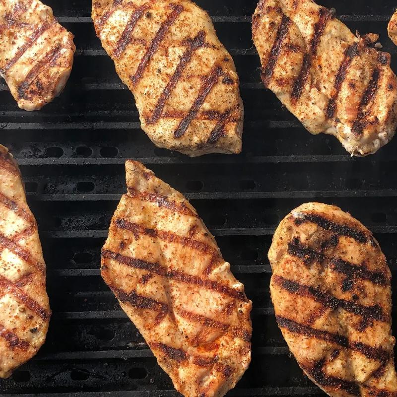 GrillGrate Set For Memphis Beale Street Pellet Grill | Searing Chicken