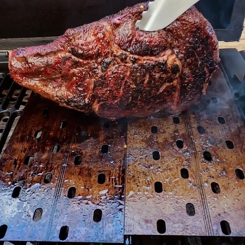 GrillGrate Set For Memphis Pro ITC3 Pellet Grill | Searing Steak on Griddle Side