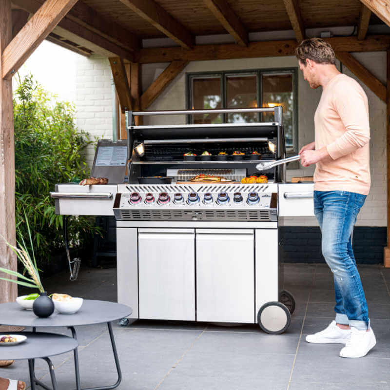 Napoleon Prestige PRO 665 Grill | Shown on Patio