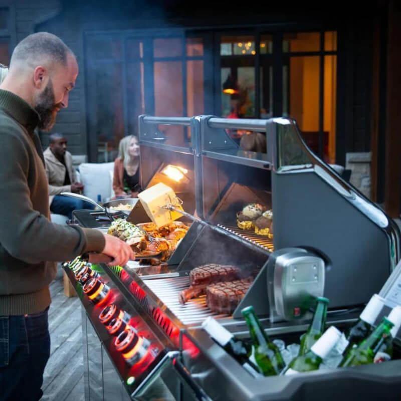 Napoleon Prestige PRO 825 Grill | Shown Grilling