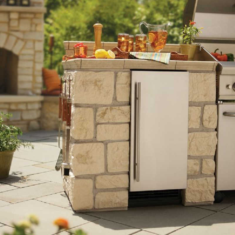 Scotsman Brilliance Ice Maker | Shown in Outdoor Kitchen