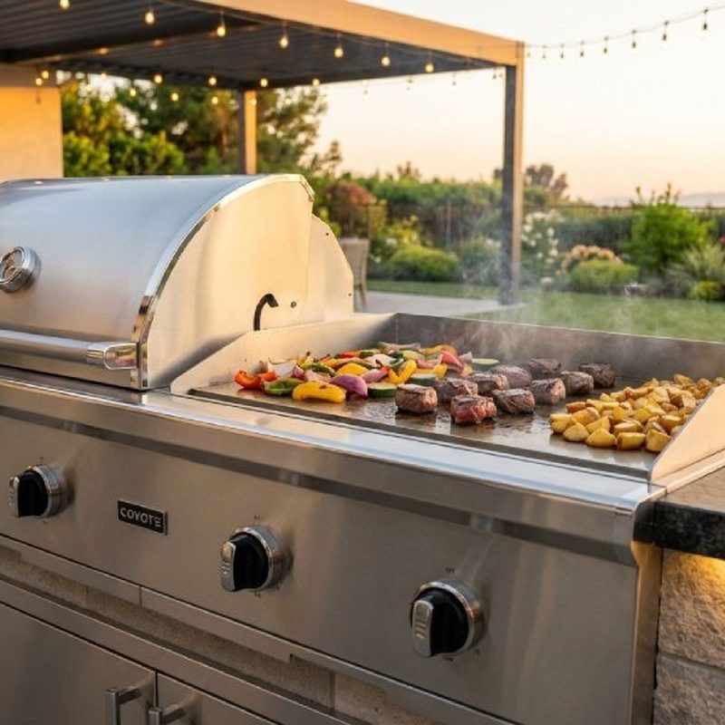 Coyote Gas Grill / Flat Top Combo | Griddle Cooking