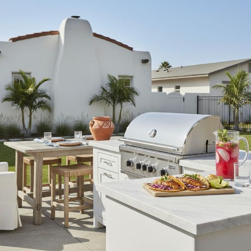 Coyote SL-Series 36-Inch 4-Burner Grill | Lifestyle