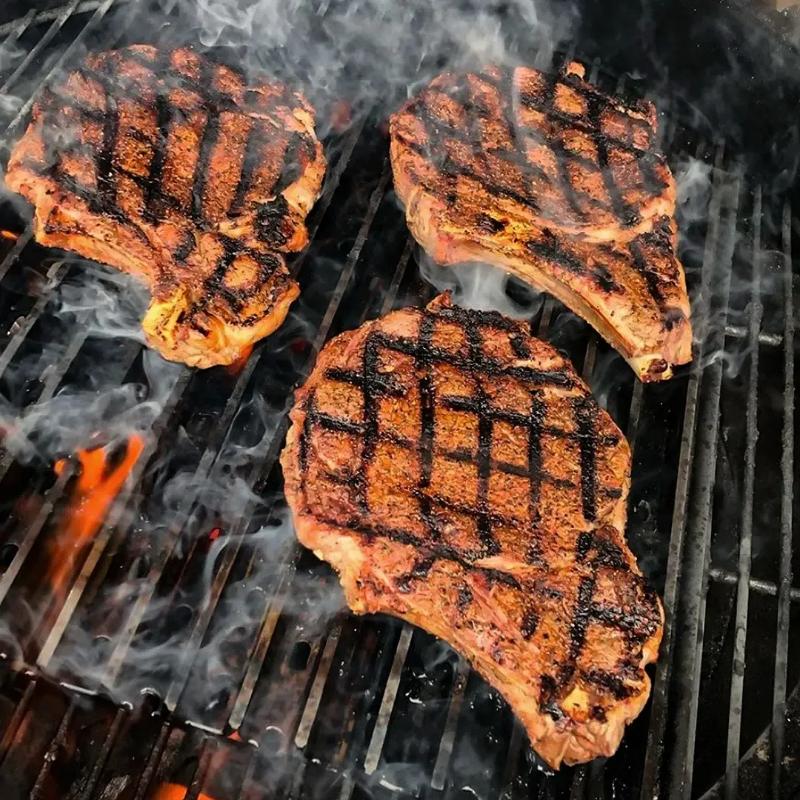 GrillGrate Set For Bull Brahma | Searing Steaks