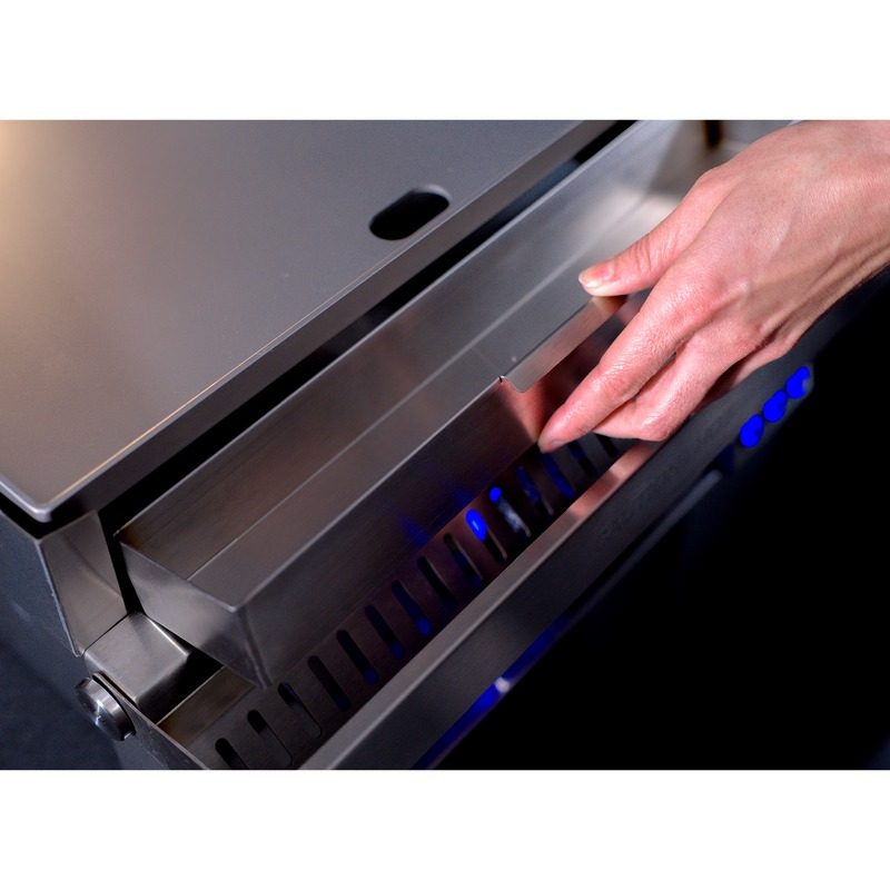 Le Griddle Pro Series 40 Push and Spark Electronic Ignition Detail Close-Up — OML40P3